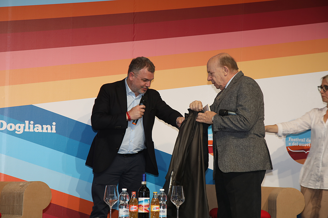 Festival della TV e dei Nuovi Media 2019_281.jpg - La percezione della legalità e dei diritti Tempi della giustizia e certezza della pena, burocrazia ossessiva, corruzione diffusa, criminalità che sembra controllare intere aree del Paese.  Legalità e diritti sono percepiti solo come concetti astratti ? Repressione e propaganda sono le uniche risposte possibili? Lirio Abbate e Gustavo Zagrebelsky.